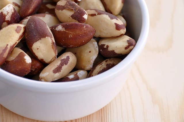 Noci-del-Brasile-frutta-a-guscio